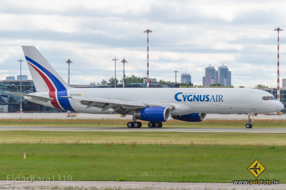 Boeing 757-236(PCF)